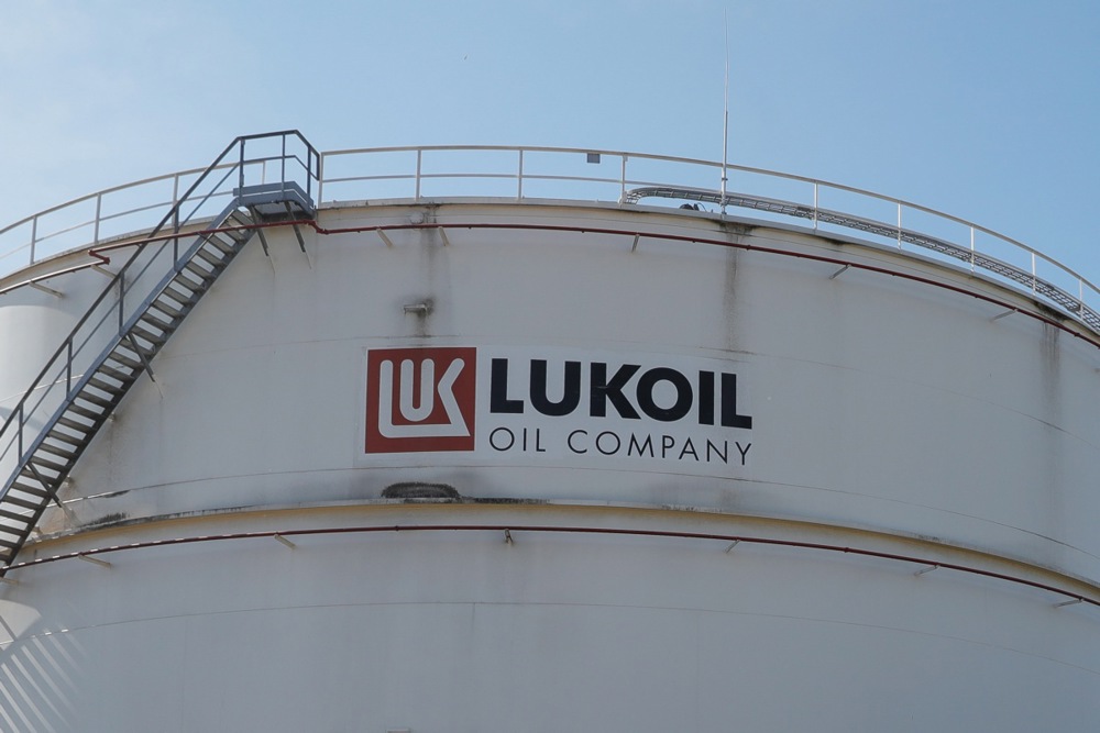 Grupul ungar MOL își manifestă interesul pentru achiziția rafinăriilor și stațiilor de carburant Lukoil din Europa.