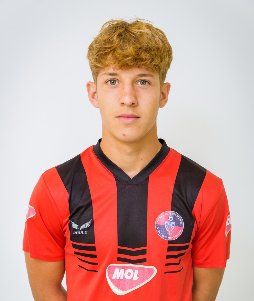 Clipe de coșmar: se luptă între viață și moarte după ce a avut o coliziune cu portarul echipei UTA.