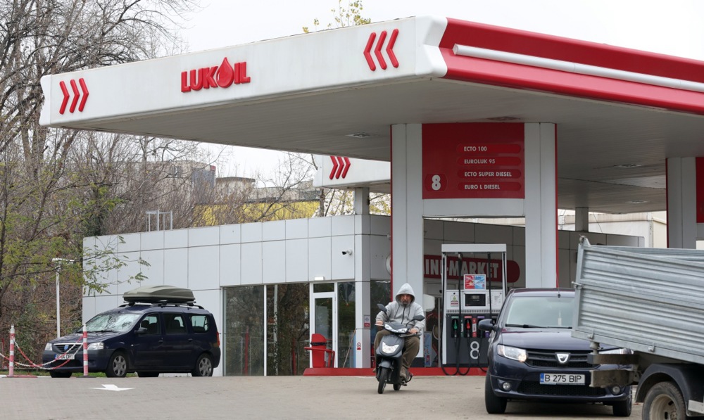 Oana Țoiu: Benzinăriile Lukoil pot opera legal până în aprilie 2026